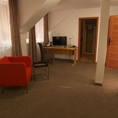 Hotel Novy Kastiel - Self Check-In Топольчани Екстер'єр фото