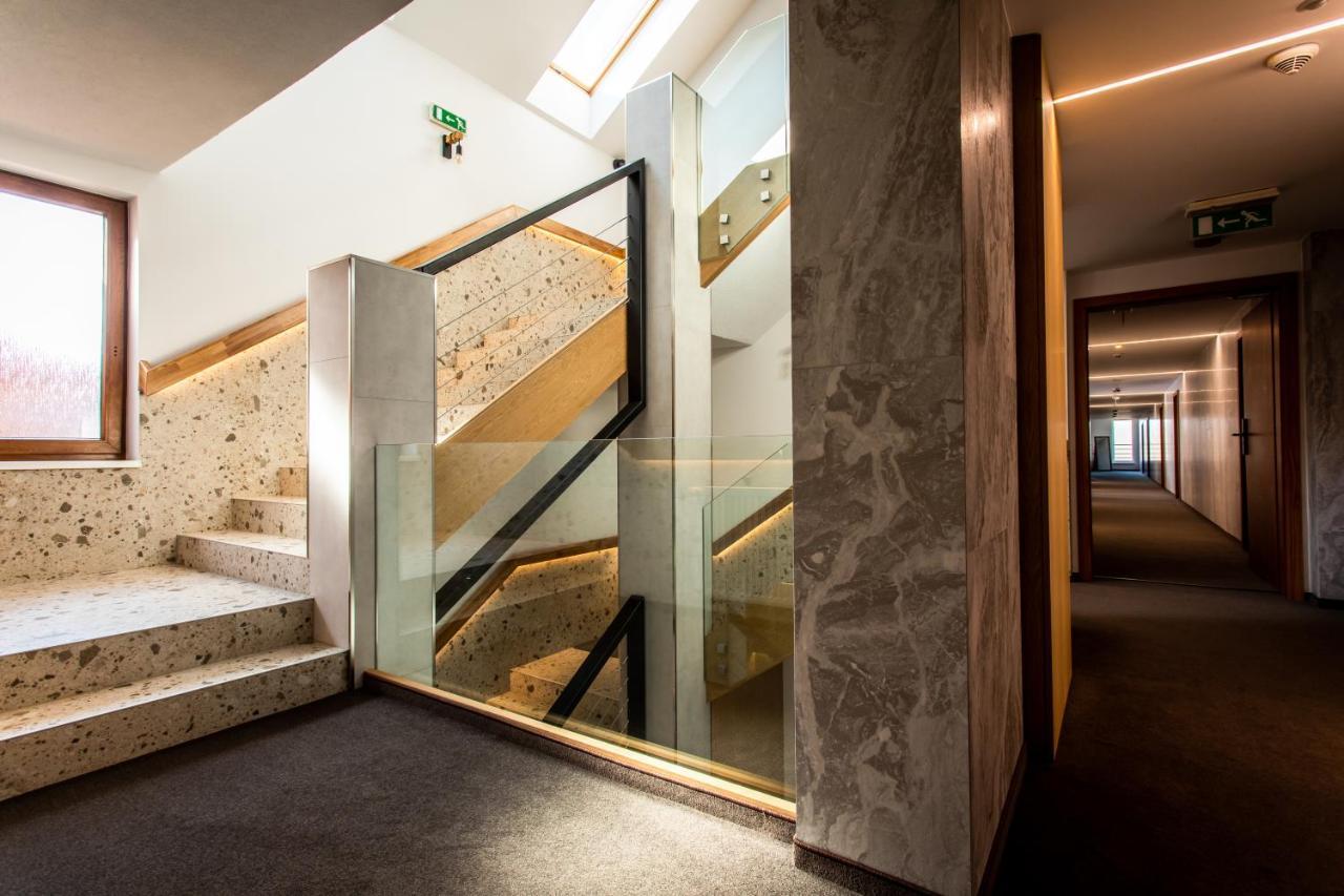 Hotel Novy Kastiel - Self Check-In Топольчани Екстер'єр фото