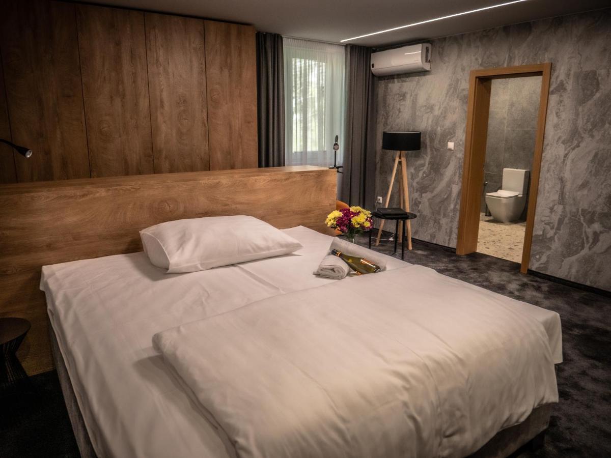 Hotel Novy Kastiel - Self Check-In Топольчани Екстер'єр фото
