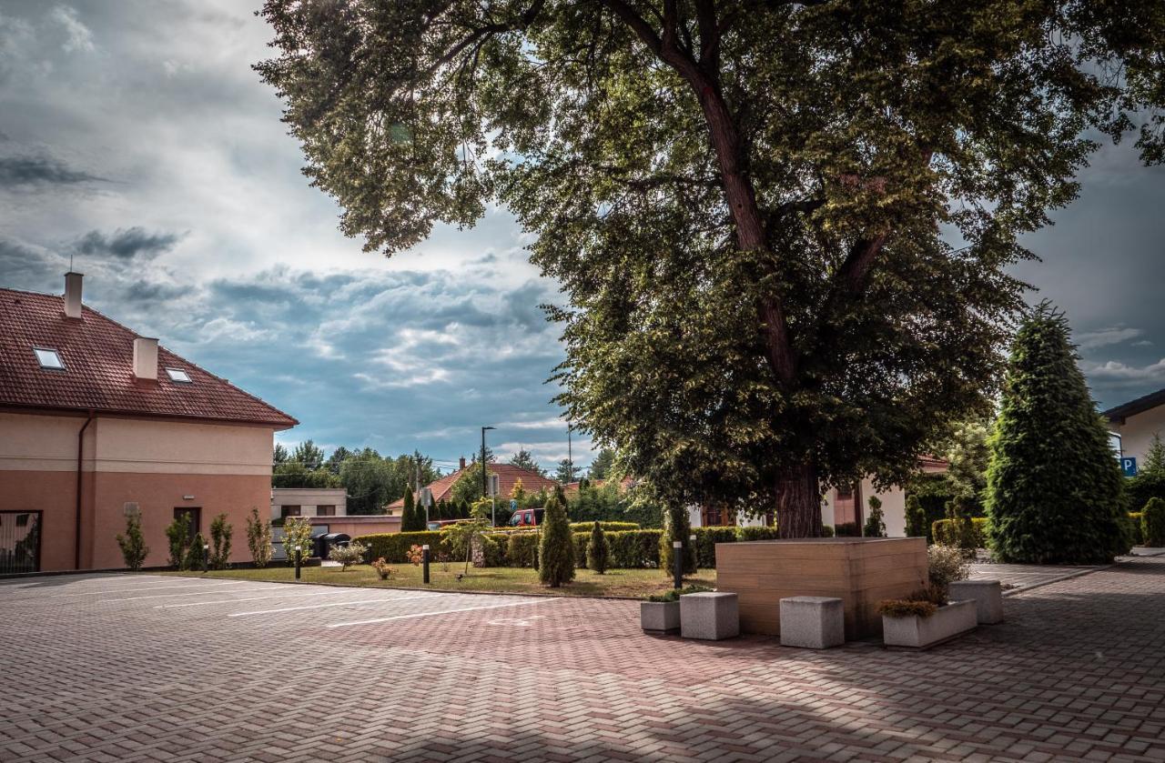 Hotel Novy Kastiel - Self Check-In Топольчани Екстер'єр фото