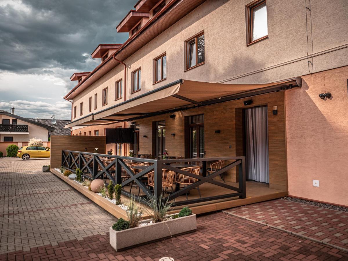 Hotel Novy Kastiel - Self Check-In Топольчани Екстер'єр фото