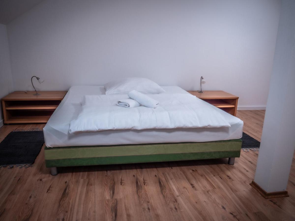 Hotel Novy Kastiel - Self Check-In Топольчани Екстер'єр фото