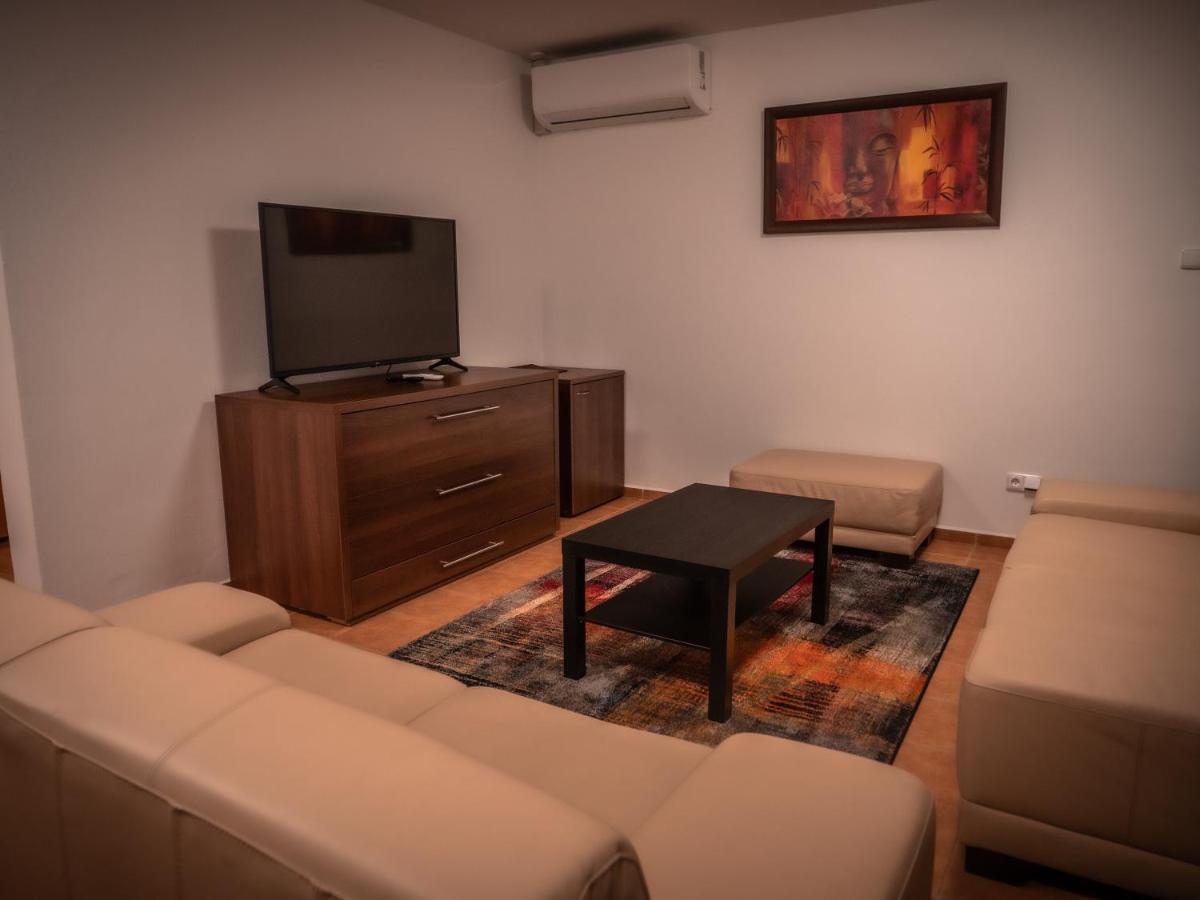 Hotel Novy Kastiel - Self Check-In Топольчани Екстер'єр фото
